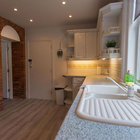 Stunning Rural Apartment - Sleeps 4 - Parking Лічфілд Екстер'єр фото