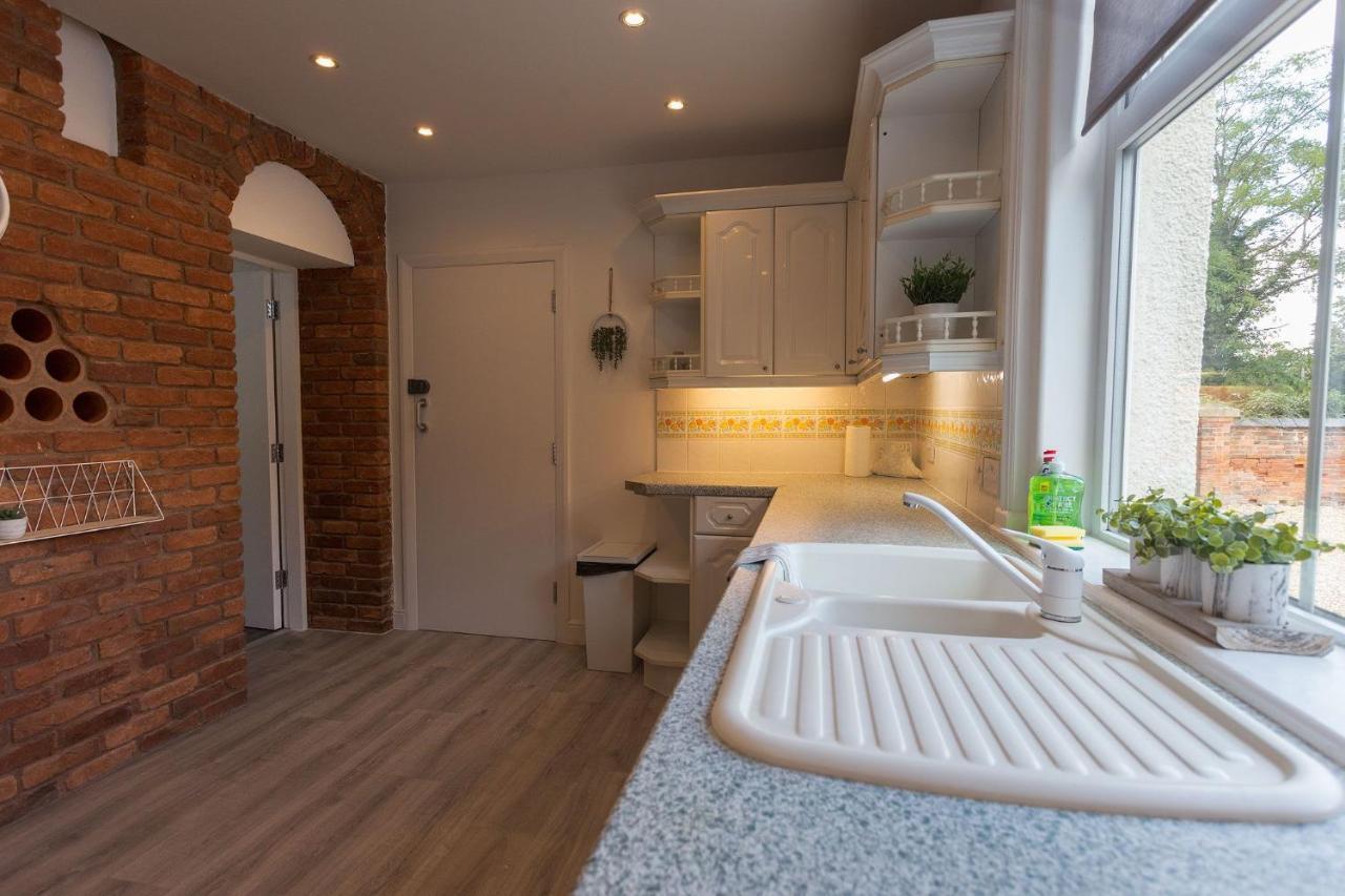 Stunning Rural Apartment - Sleeps 4 - Parking Лічфілд Екстер'єр фото